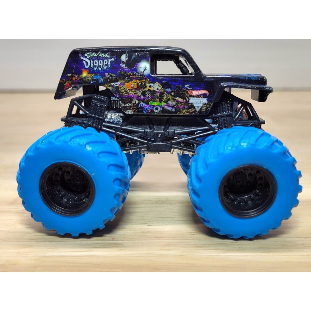 Hot Wheels Monster Jam 1:64 Son-uva Grave Digger Skull Truck Blue Tires Treads